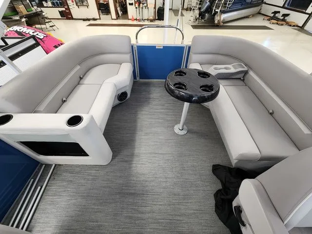 Slide: The Image of Sweetwater Xperience 2286 SBX 2024 - 6