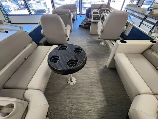 Slide: The Image of Sweetwater Xperience 2286 SBX 2024 - 7