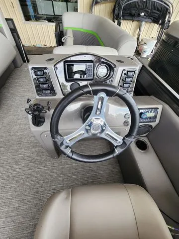 Slide: The Image of Qwest E-Class RLS E20 LT 2024 - 3