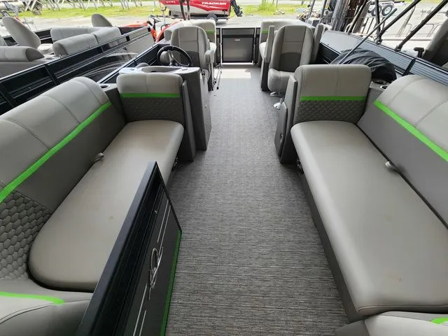 Slide: The Image of Qwest E-Class RLS E20 LT 2024 - 4