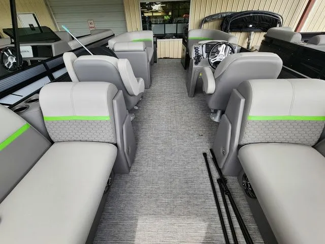 Slide: The Image of Qwest E-Class RLS E20 LT 2024 - 7