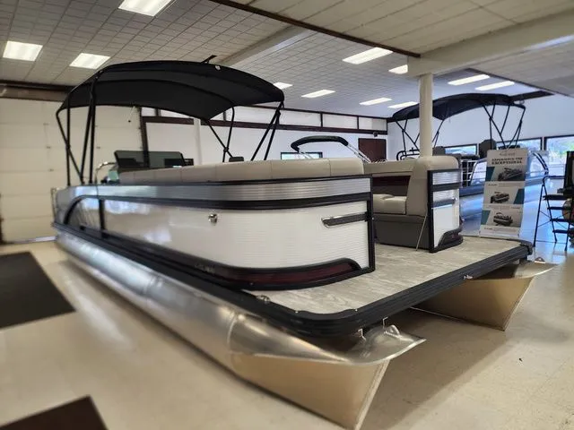 The Image of Qwest L- CLASS SPLASH PAD 24 2026 - 1