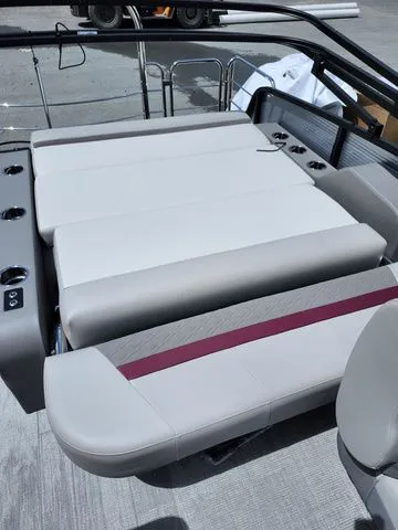 Slide: The Image of Qwest L- CLASS SPLASH PAD 24 2026 - 14