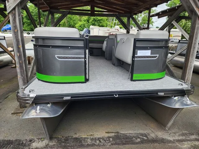 The Image of Qwest 820 E-Class XRE LT Fish & Cruise 2024 - 1