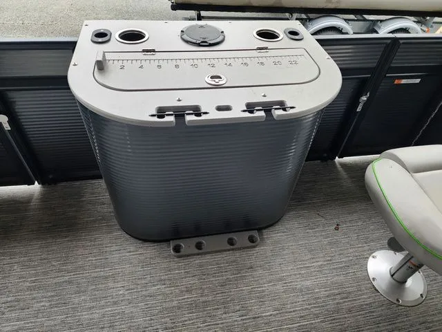 Slide: The Image of Qwest 820 E-Class XRE LT Fish & Cruise 2024 - 10