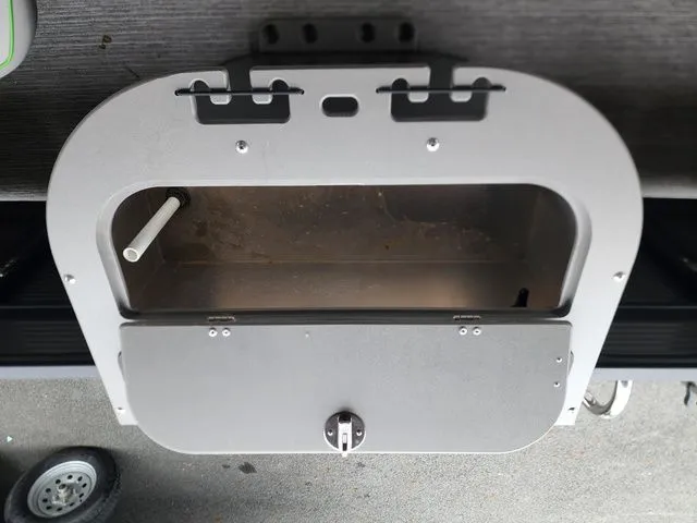 Slide: The Image of Qwest 820 E-Class XRE LT Fish & Cruise 2024 - 11