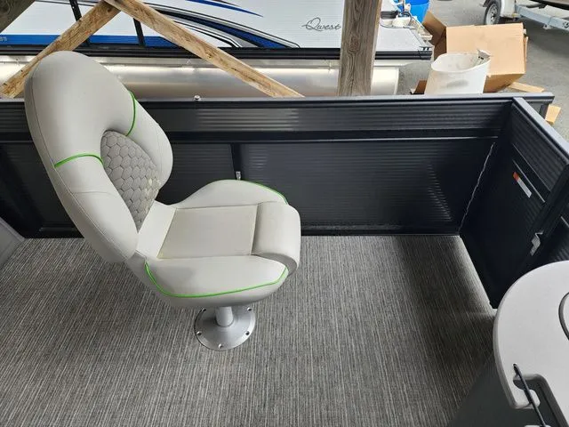 Slide: The Image of Qwest 820 E-Class XRE LT Fish & Cruise 2024 - 13