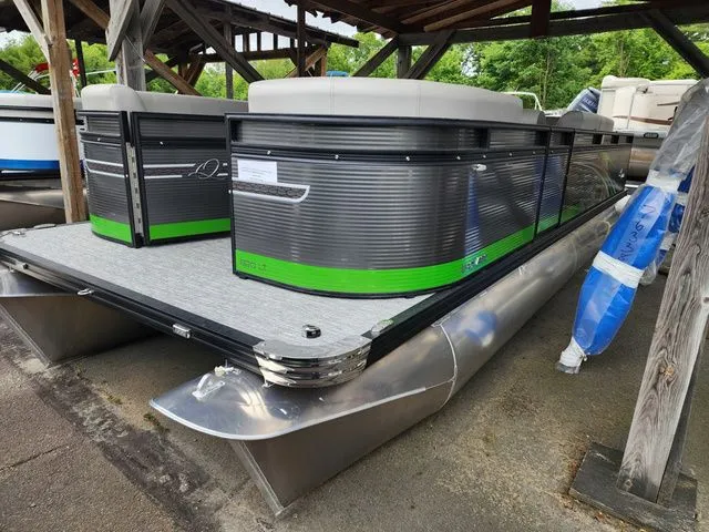 Slide: The Image of Qwest 820 E-Class XRE LT Fish & Cruise 2024 - 3