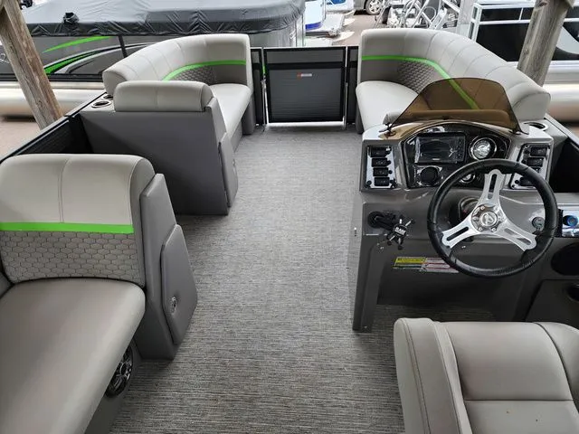 Slide: The Image of Qwest 820 E-Class XRE LT Fish & Cruise 2024 - 7