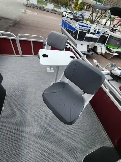 Slide: The Image of Paddle King Lo Pro SOLAR - Cruise and Charge at the Same Time! 2026 - 10