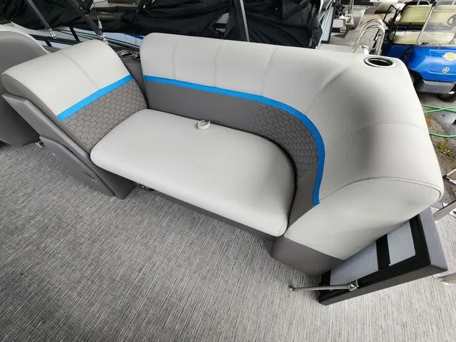 Slide: The Image of Qwest E-Class RLS E20 LT 2024 - 12