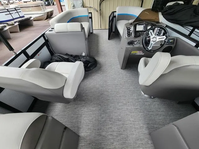 Slide: The Image of Qwest E-Class RLS E20 LT 2024 - 14