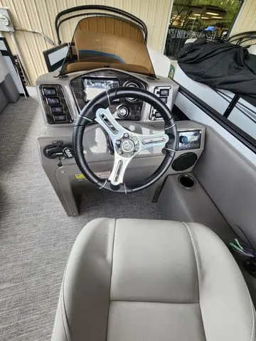 Slide: The Image of Qwest E-Class RLS E20 LT 2024 - 15