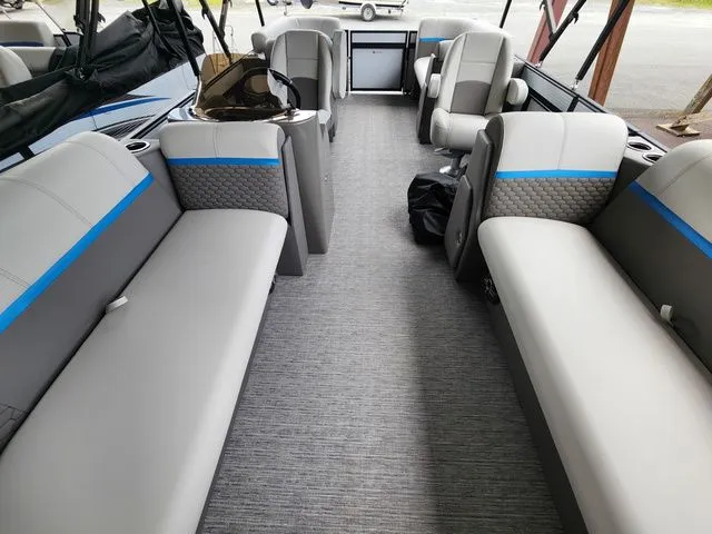 Slide: The Image of Qwest E-Class RLS E20 LT 2024 - 16