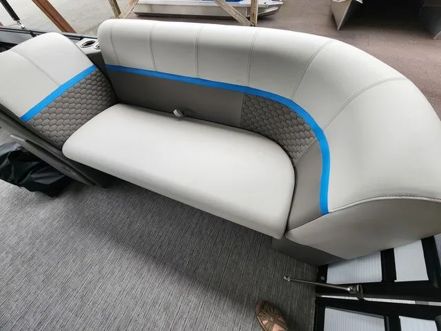 Slide: The Image of Qwest E-Class RLS E20 LT 2024 - 17