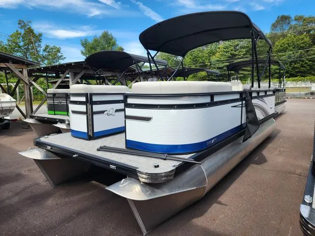 Slide: The Image of Qwest E-Class RLS E20 LT 2024 - 3