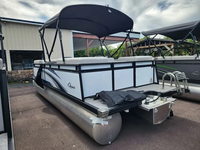 Slide: The Image of Qwest E-Class RLS E20 LT 2024 - 4