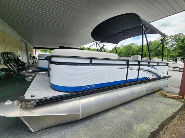 Slide: The Image of Qwest E-Class RLS E20 LT 2024 - 7