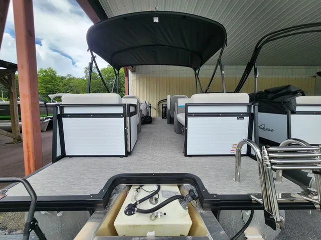 Slide: The Image of Qwest E-Class RLS E20 LT 2024 - 9