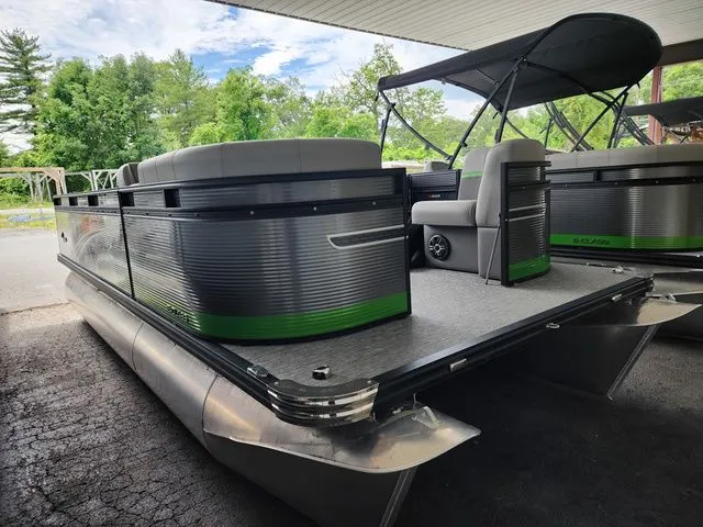 The Image of Apex Marine Qwest E818 XRE Cruise LT Fish & Cruise 2024 - 1