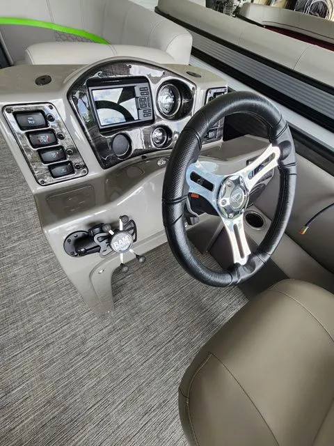 Slide: The Image of Apex Marine Qwest E818 XRE Cruise LT Fish & Cruise 2024 - 7