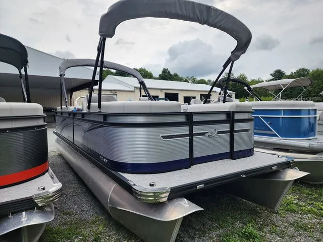 Slide: The Image of Qwest Qwest 822 E-Class RLS LT 2023 - 3