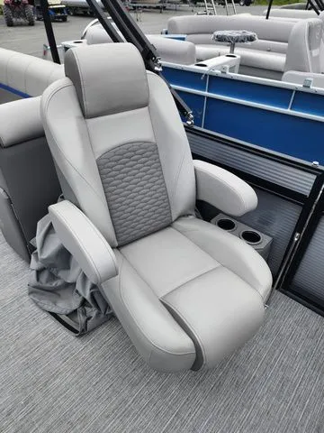 Slide: The Image of Qwest Qwest 822 E-Class RLS LT 2023 - 5