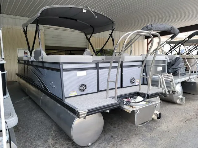 Slide: The Image of Qwest Qwest 822 E-Class RLS LT 2023 - 9