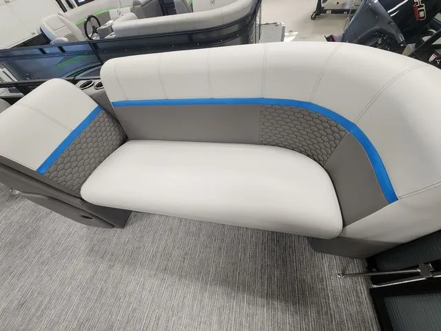 Slide: The Image of Qwest E-Class RLS E20 L 2024 - 4