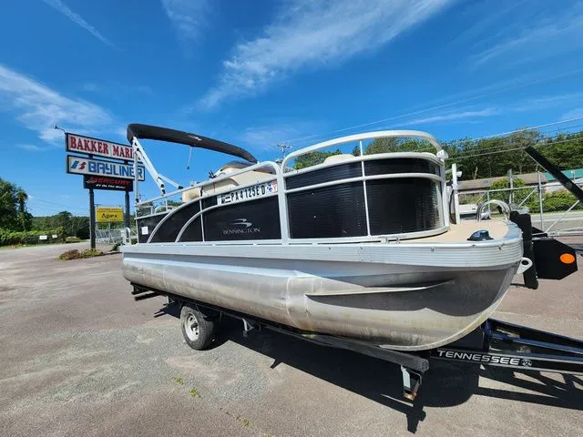 The Image of Bennington 18SFX Pontoon 2015 - 1