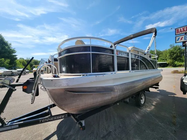 Slide: The Image of Bennington 18SFX Pontoon 2015 - 3