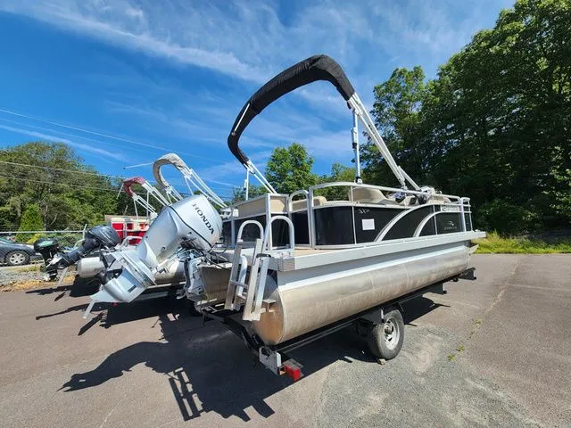 Slide: The Image of Bennington 18SFX Pontoon 2015 - 5