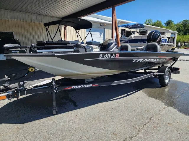 The Image of Tracker Pro Team 175 TF 2022 - 1