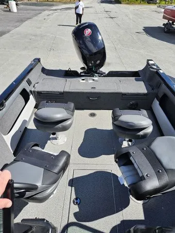 Slide: The Image of Lowe FS1900 2024 - 6