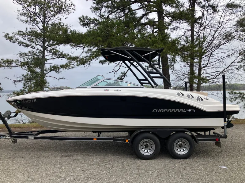 The Image of 2011 Chaparral 216 SSi boat on trailer, side view. - 0