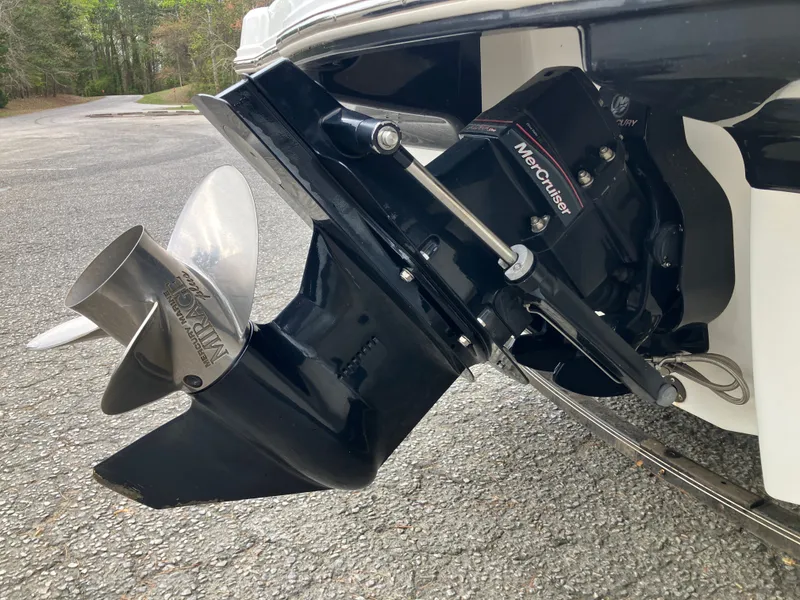 Slide: The Image of Chaparral 216 SSi 2011 boat drive with MerCruiser propeller. - 24