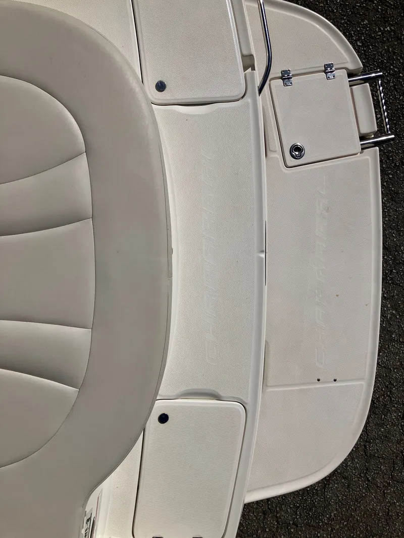 Slide: The Image of Rear view of 2008 Chaparral 204 SSi boat, seating area and platform. - 19