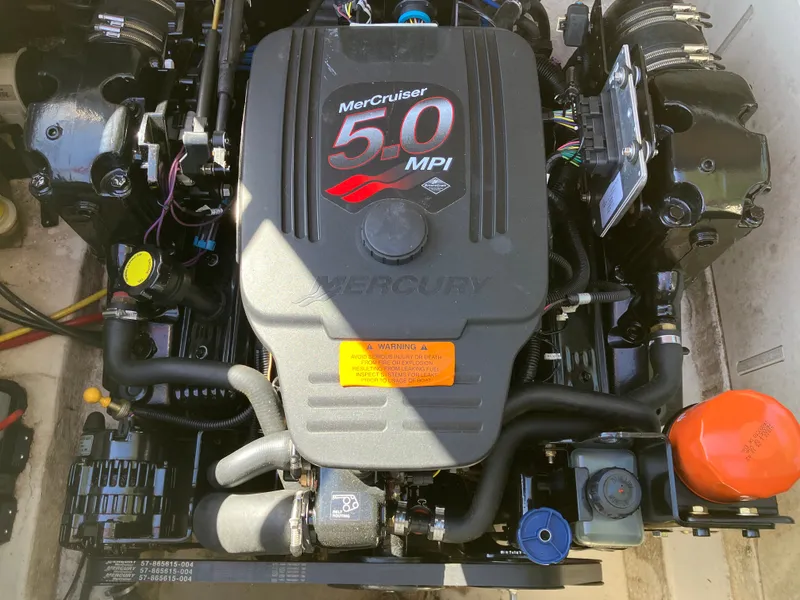 Slide: The Image of MerCruiser 5.0 MPI engine in 2008 Chaparral 204 SSi boat. - 20