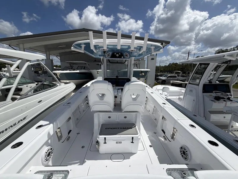 Slide: The Image of Sportsman Heritage 261 Center Console 2026 - 17