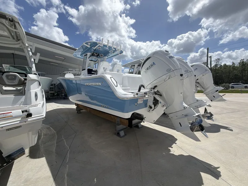 Slide: The Image of Sportsman Heritage 261 Center Console 2026 - 7