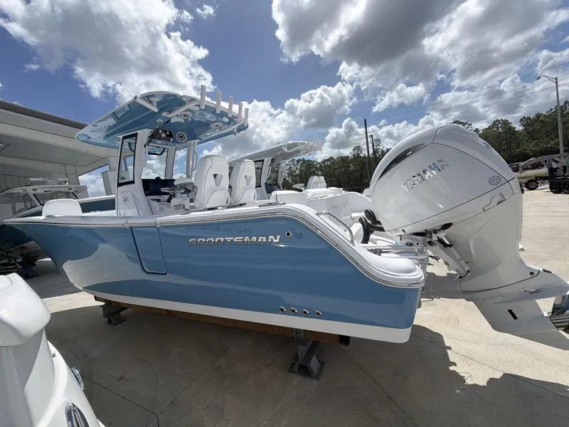 Slide: The Image of Sportsman Heritage 261 Center Console 2026 - 8