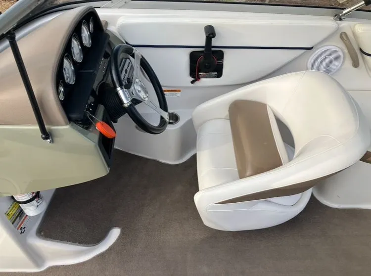 Slide: The Image of Interior of a 2007 Four Winns 204 Funship boat with steering console. - 14