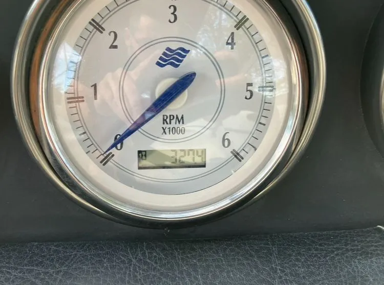 Slide: The Image of Tachometer of 2007 Four Winns 204 Funship showing 3204 RPM. - 16