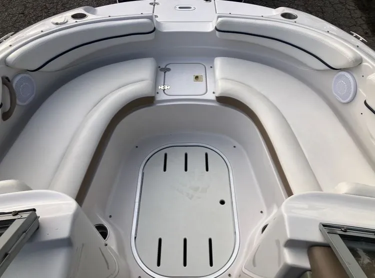 Slide: The Image of Interior of a 2007 Four Winns 204 Funship boat. - 17