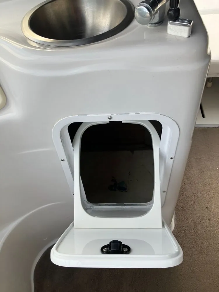 Slide: The Image of 2007 Four Winns 204 Funship with sink and storage compartment. - 23