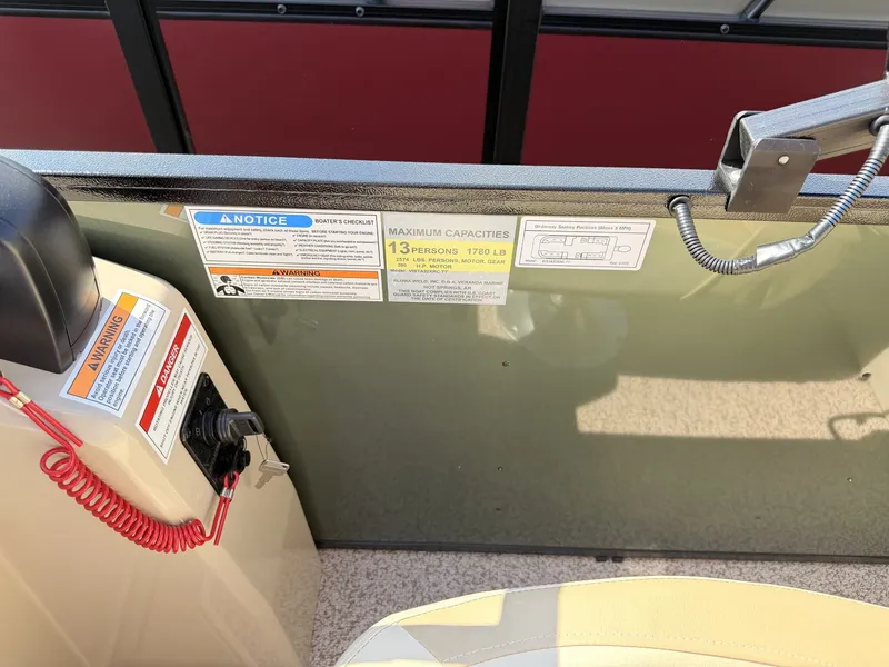 Slide: The Image of Veranda Vista View Series X22RC-TRITOON-150HP 2026 - 6