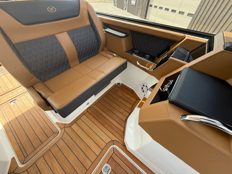 Slide: The Image of Cobalt R35 2025 - 547