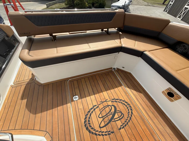 Slide: The Image of Cobalt R35 2025 - 564