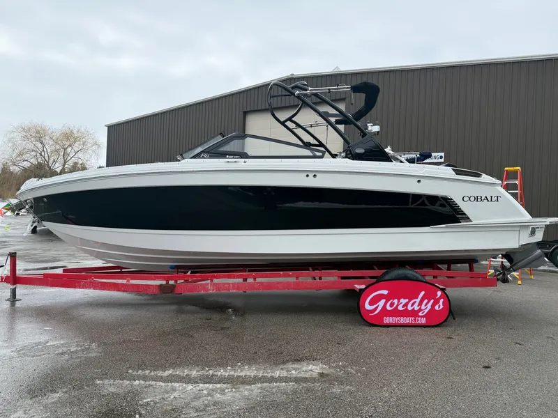 The Image of Cobalt R8 Surf 2026 - 1