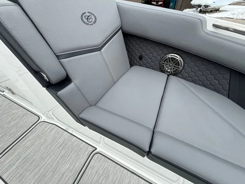 Slide: The Image of Cobalt R8 Surf 2026 - 1031